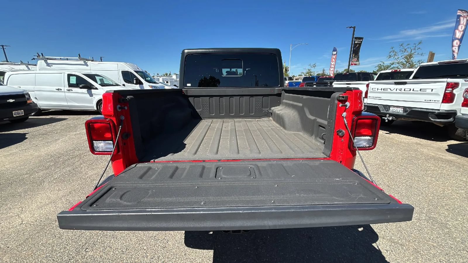 Used 2023 Jeep Gladiator Sport AWD/4WD image 49