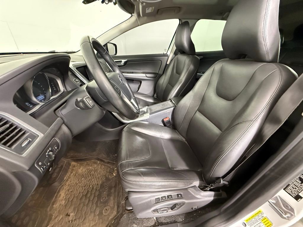 Used 2016 Volvo XC60 T6 w/ Proximity Package AWD/4WD image 6