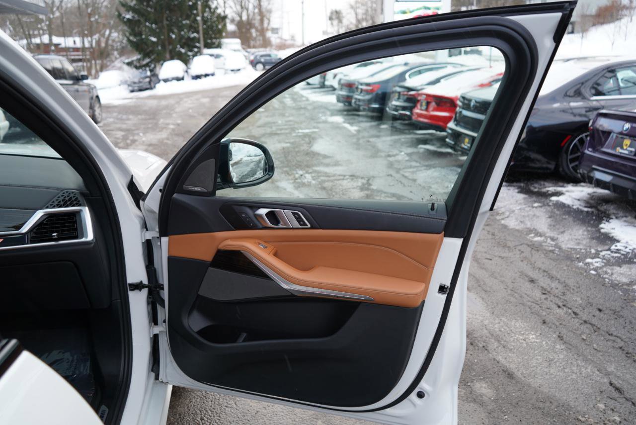 Used 2025 BMW X7 xDrive40i w/ M Sport Package image 77