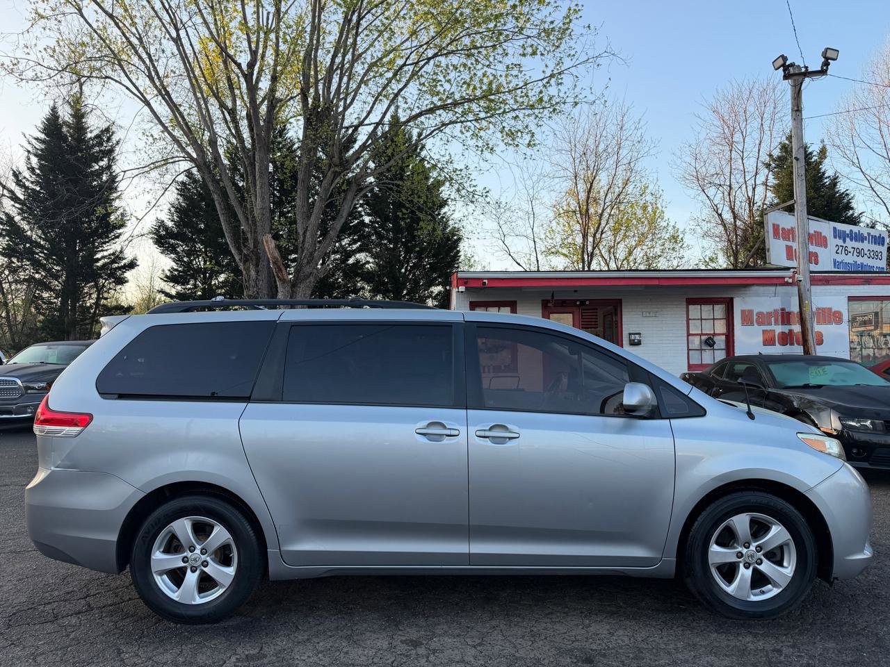 Used 2012 Toyota Sienna LE FWD image 4