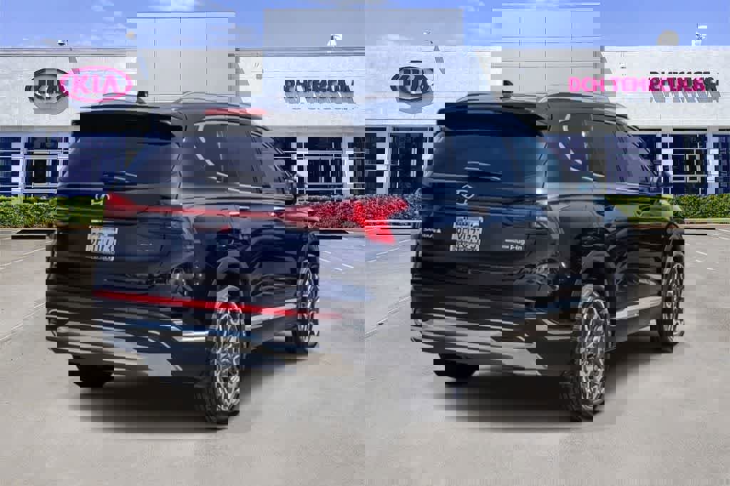 Used 2023 Hyundai Santa Fe Limited image 4