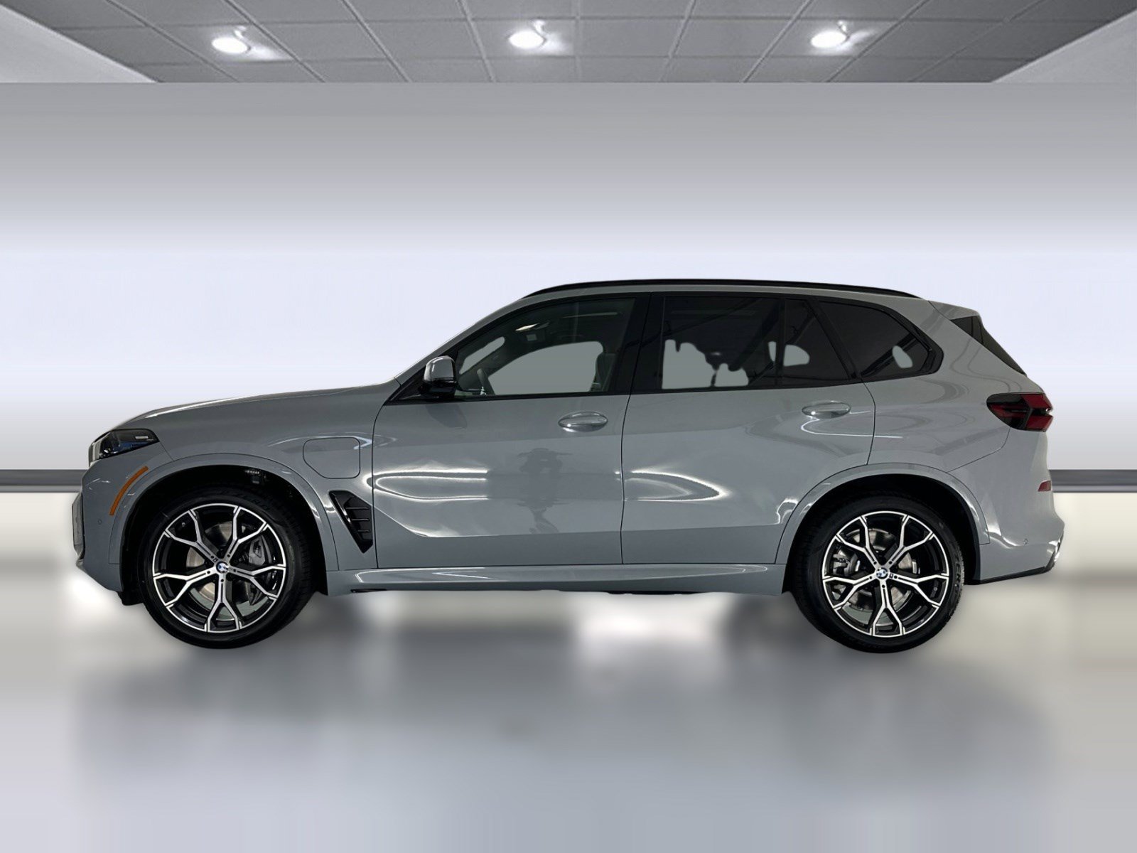 Used 2026 BMW X5 xDrive50e w/ M Sport Package AWD/4WD image 2