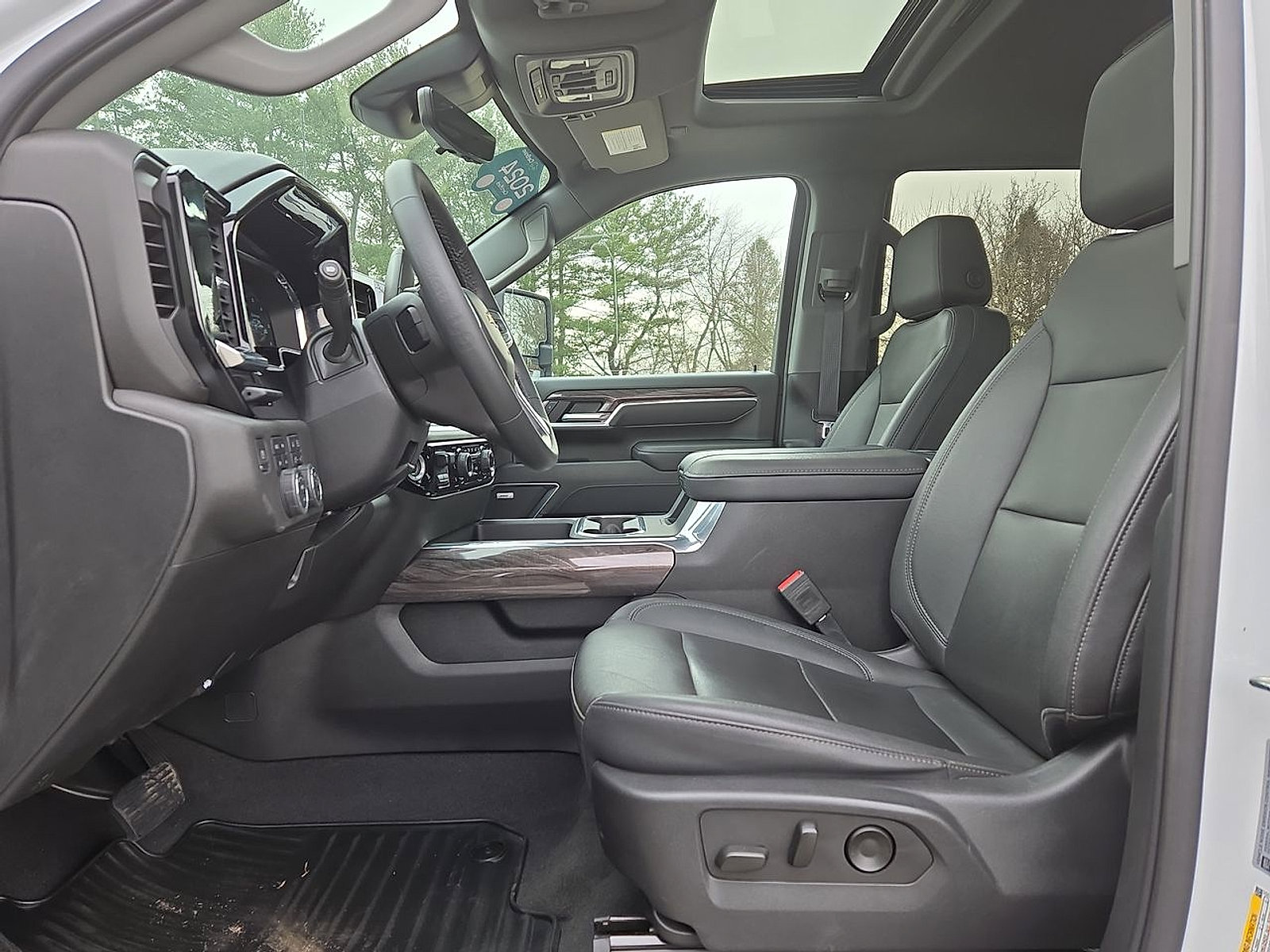 Certified 2024 Chevrolet Silverado 3500 LTZ w/ LTZ Plus Package image 11