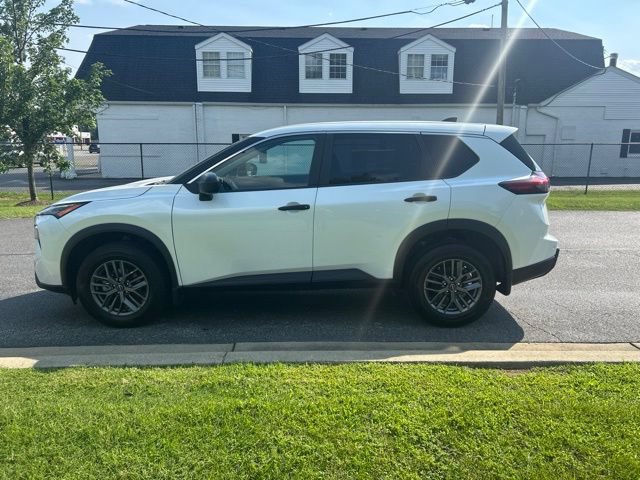 Used 2024 Nissan Rogue S AWD/4WD image 28
