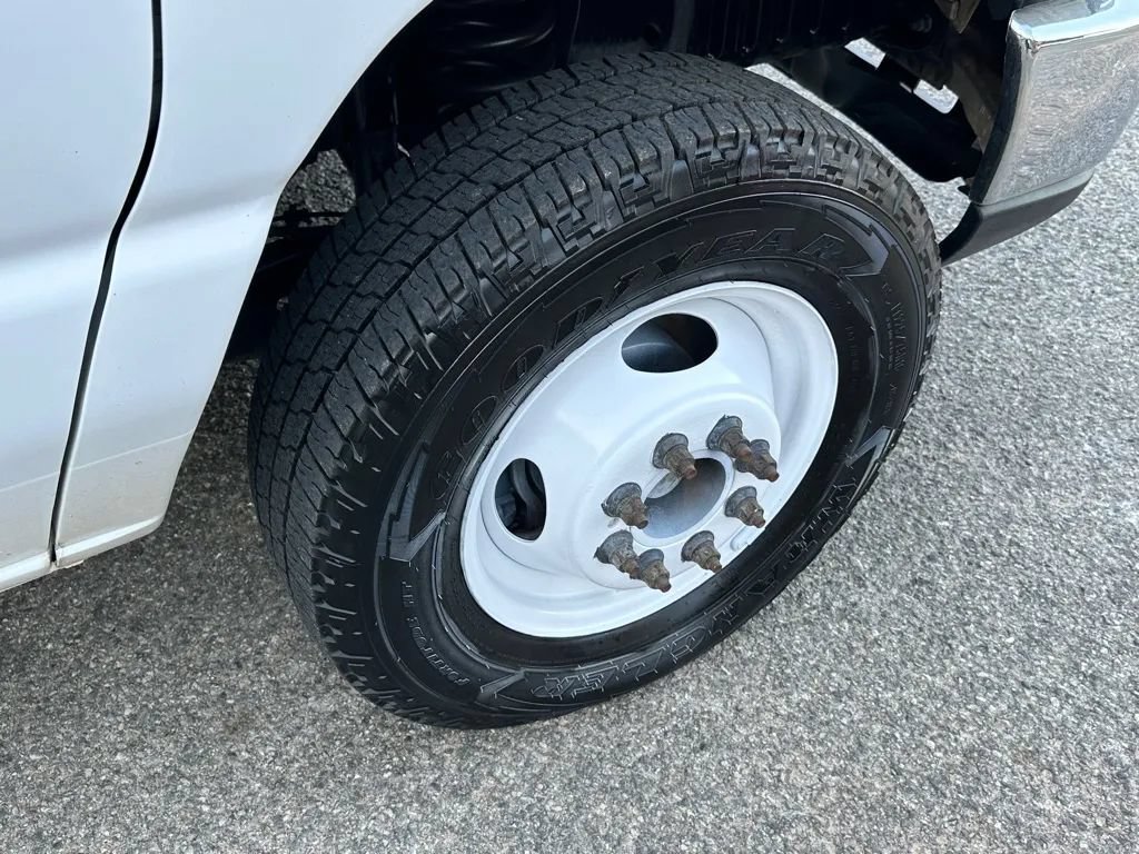 Used 2015 Ford E-350 and Econoline 350 Super Duty RWD image 26