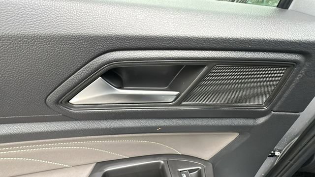 Used 2023 Volkswagen Atlas Cross Sport SE image 34