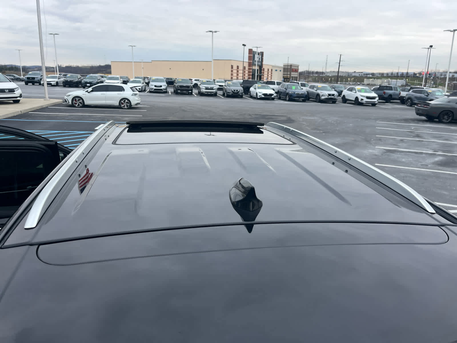 Used 2025 Cadillac XT6 Premium Luxury image 40