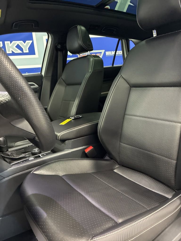 Used 2023 Volkswagen Atlas Cross Sport SEL R-Line AWD/4WD image 21
