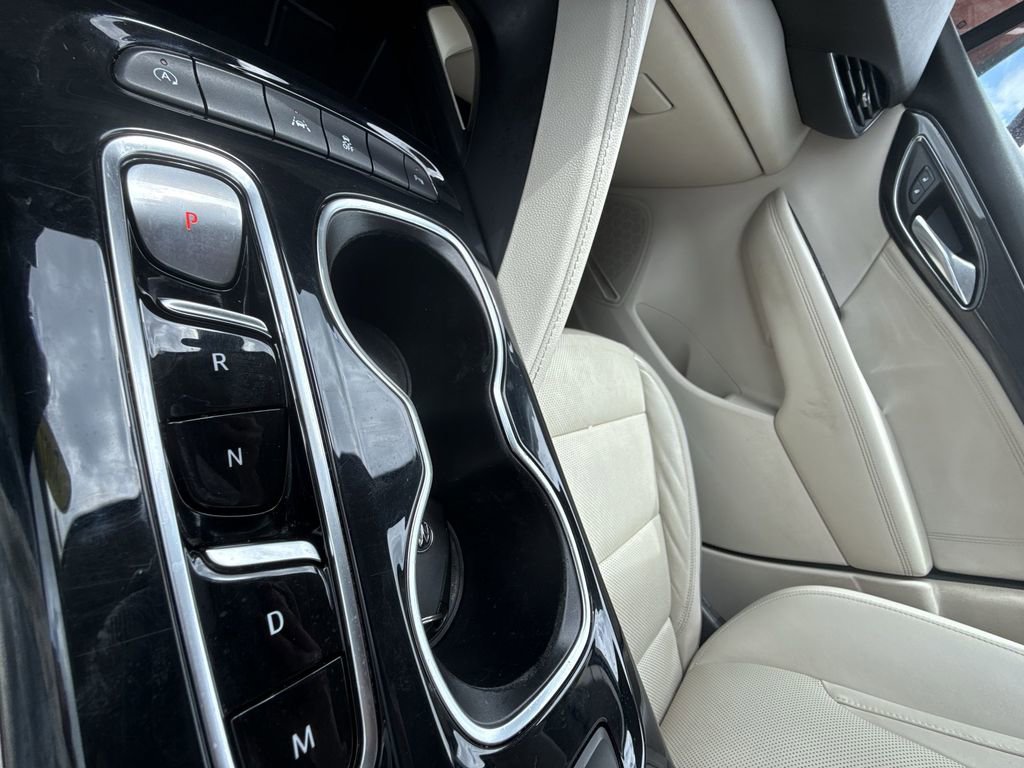 Used 2021 Buick Envision Essence image 22