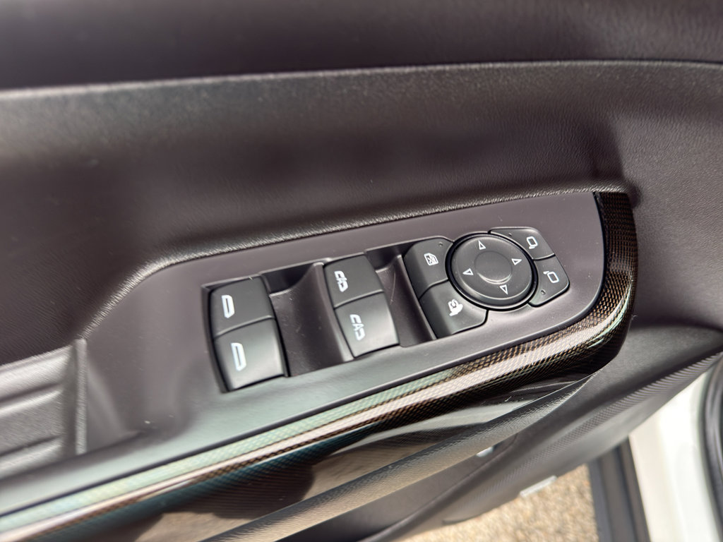 Used 2022 GMC Acadia AT4 w/ Technology Package AWD/4WD image 12