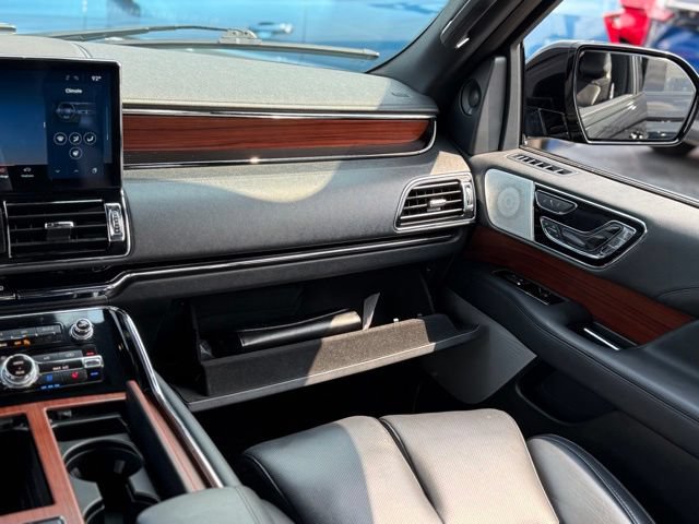 Used 2023 Lincoln Navigator L Reserve AWD/4WD image 30