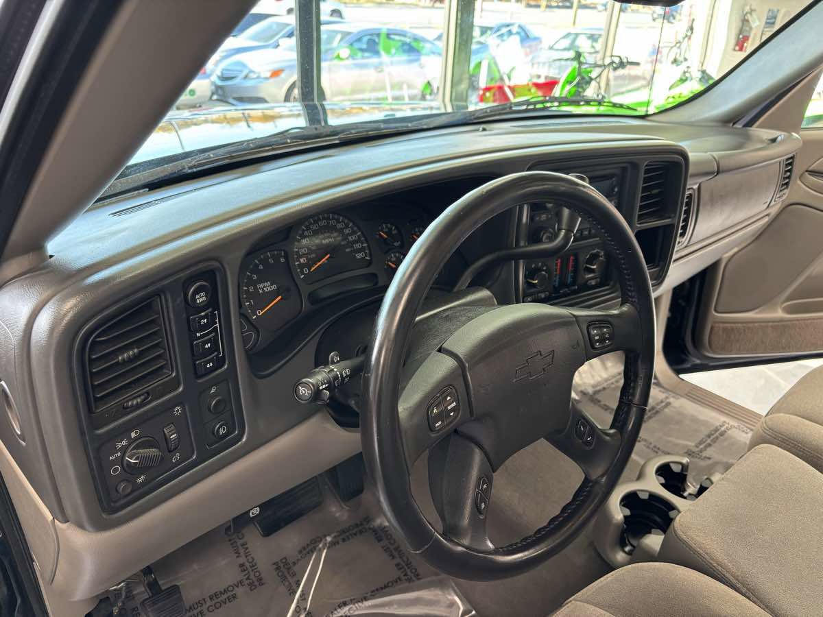 Used 2005 Chevrolet Avalanche Z71 w/ Preferred Equipment Group image 14