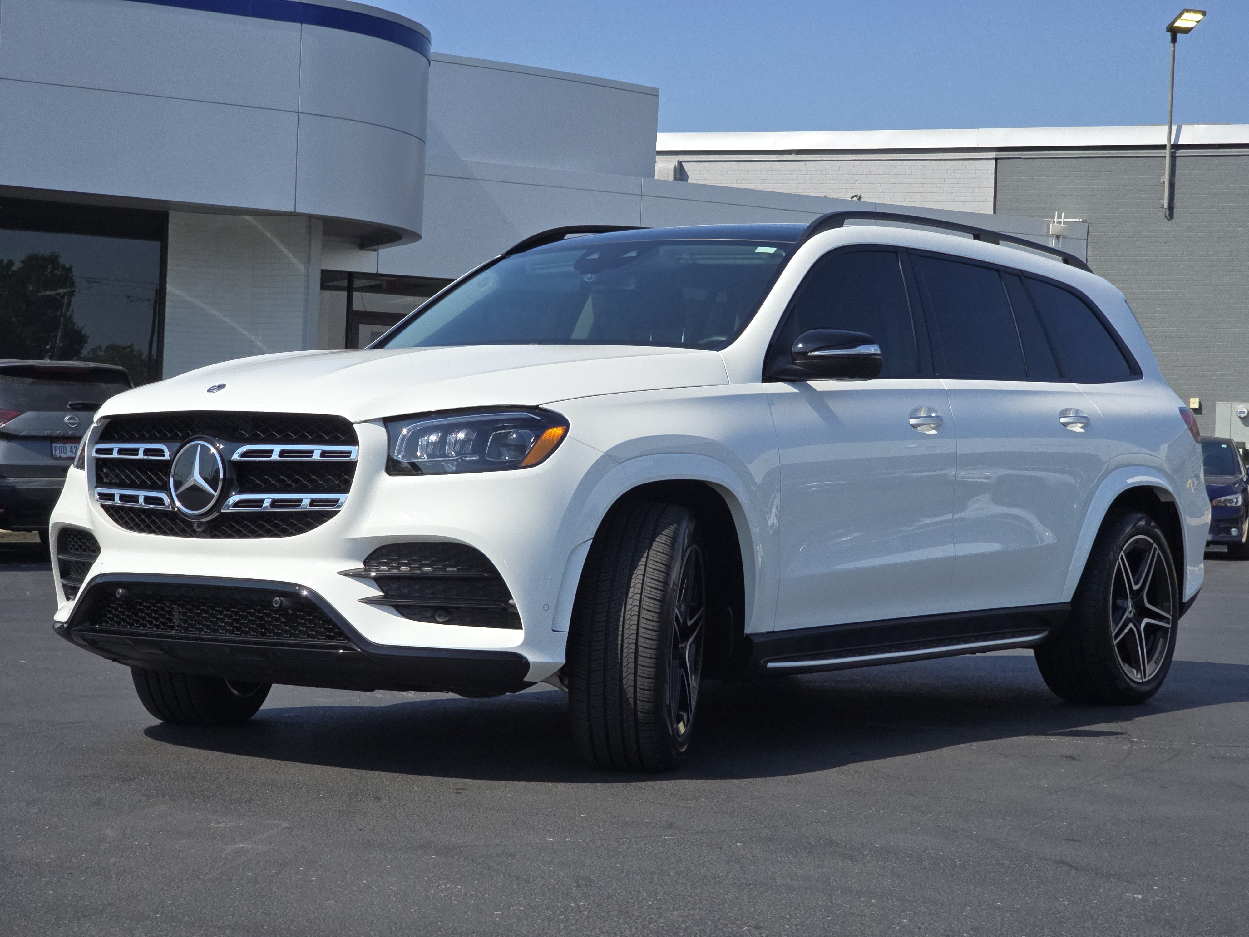 Used 2023 Mercedes-Benz GLS 450 4MATIC image 3