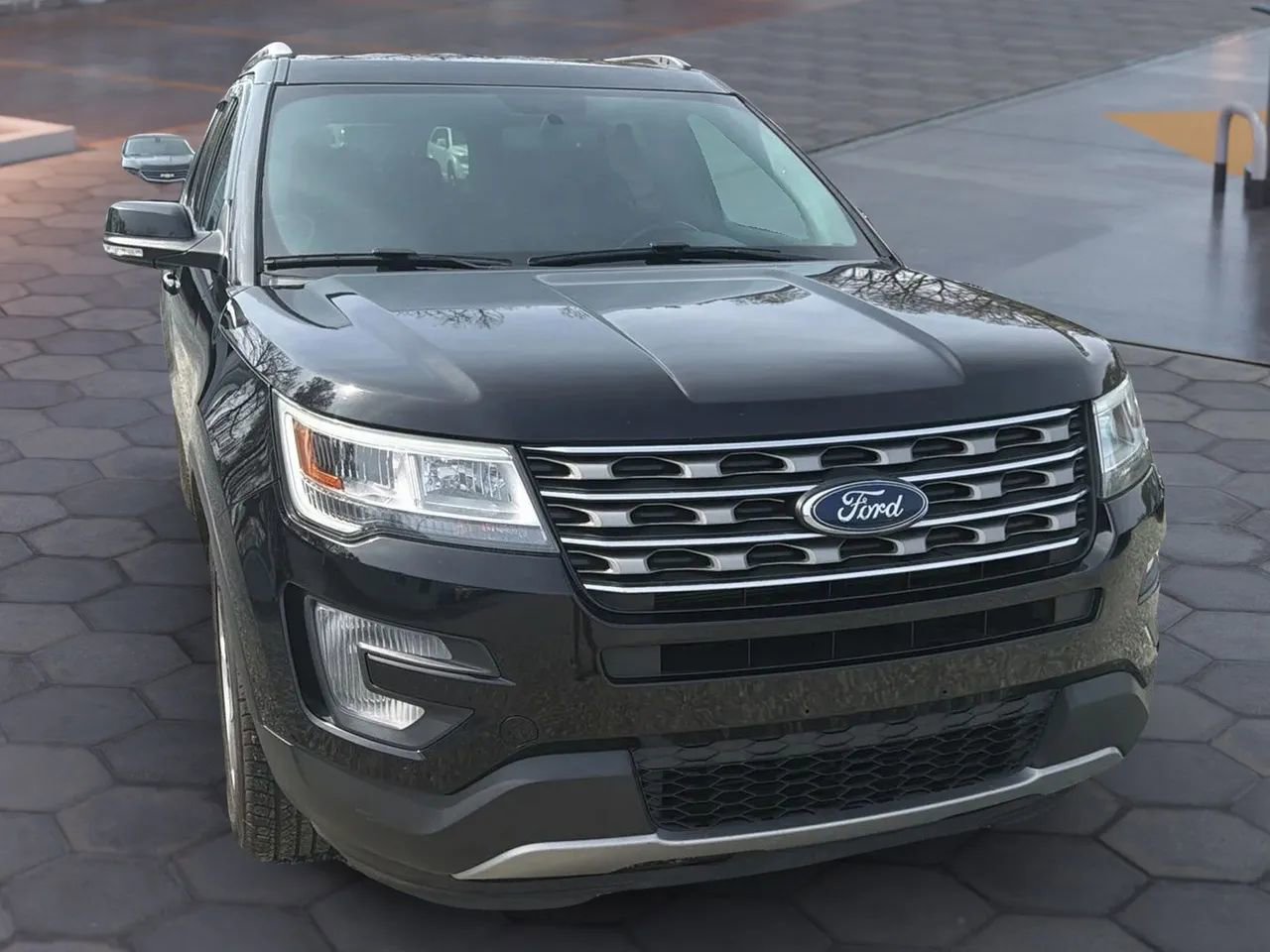 Used 2017 Ford Explorer XLT w/ Equipment Group 202A image 20