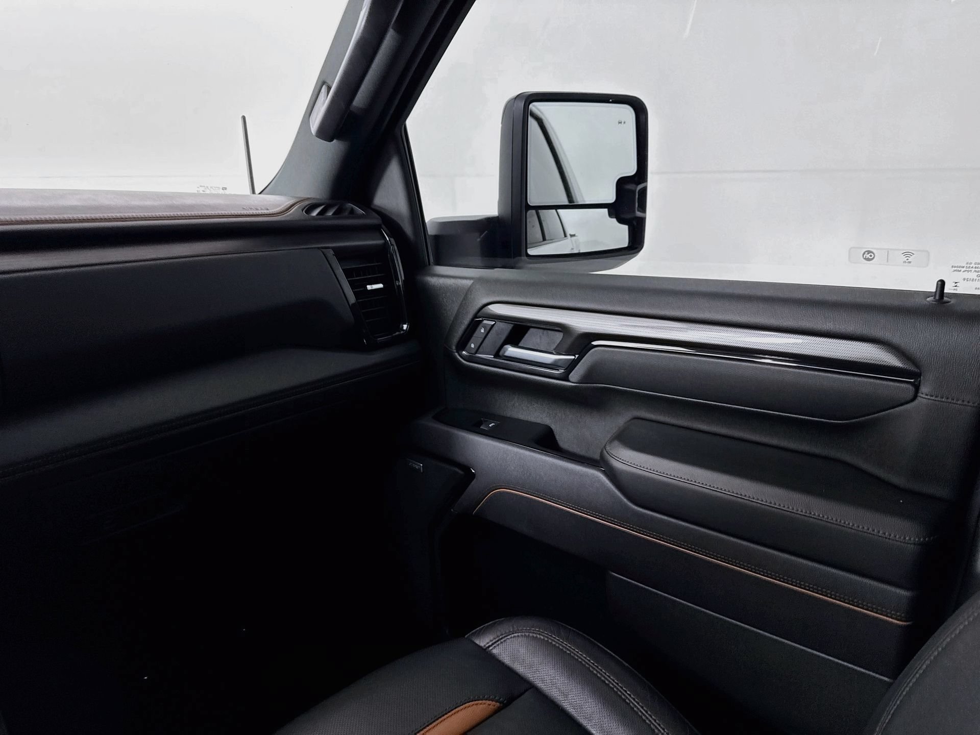Used 2025 GMC Sierra 2500 AT4 w/ Technology Package AWD/4WD image 24