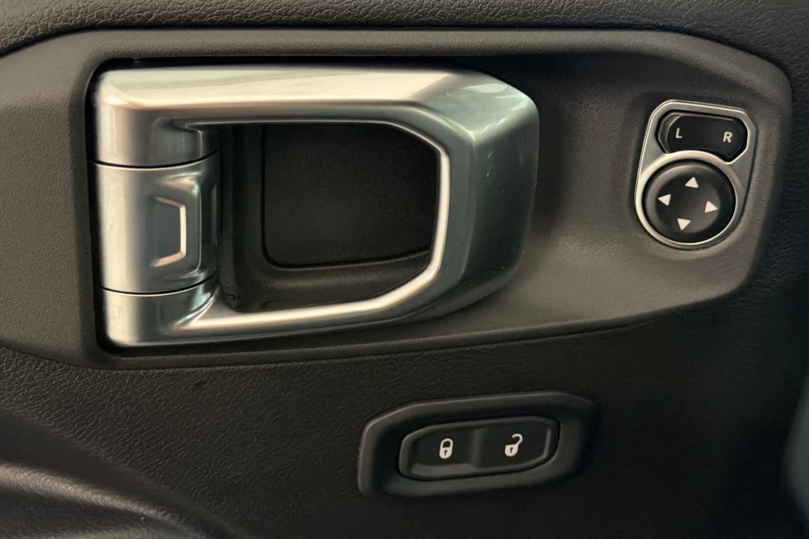Used 2024 Jeep Wrangler Unlimited AWD/4WD image 13