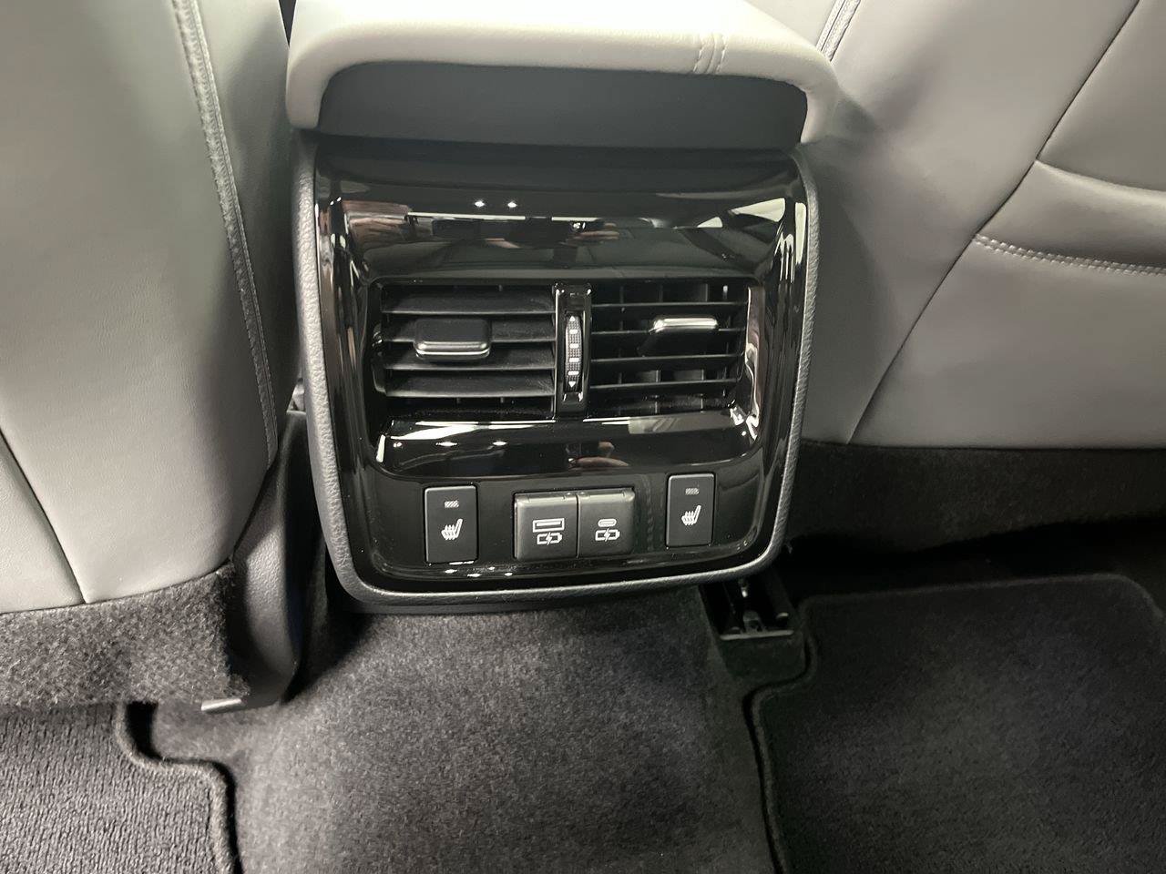Used 2021 Toyota Avalon Limited w/ Advanced Safety Package FWD image 13