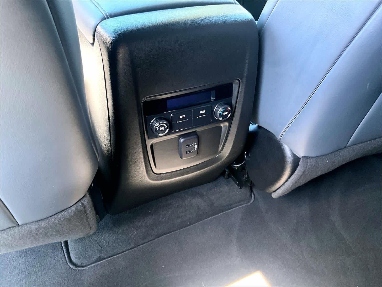 Used 2023 Buick Enclave Essence AWD/4WD image 29