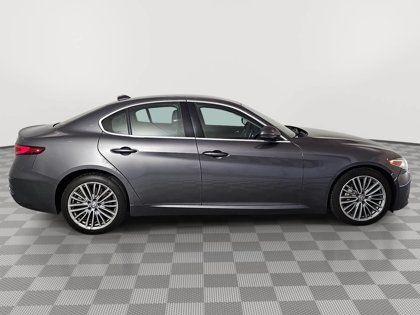 Used 2017 Alfa Romeo Giulia Ti w/ TI Performance Package AWD/4WD image 9