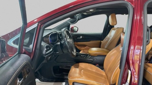 Used 2021 Chrysler Pacifica Pinnacle FWD image 15