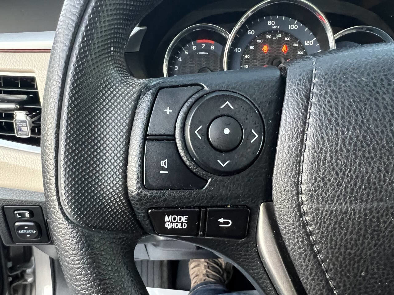 Used 2015 Toyota Corolla LE FWD image 21