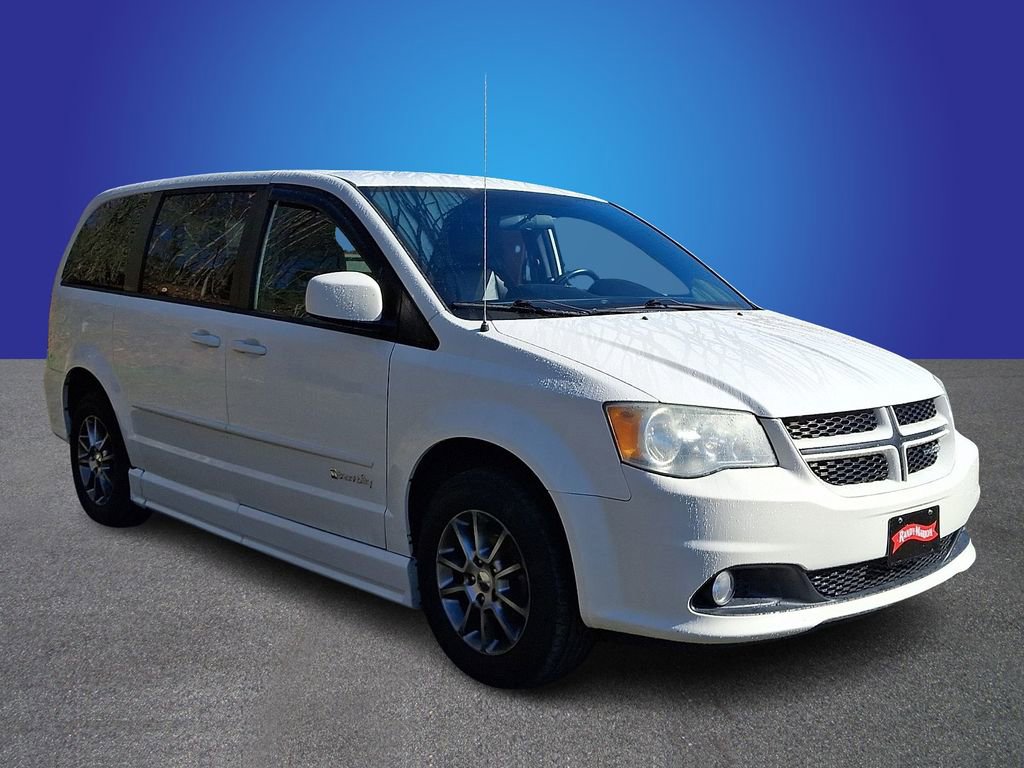Used 2011 Dodge Grand Caravan R/T image 3
