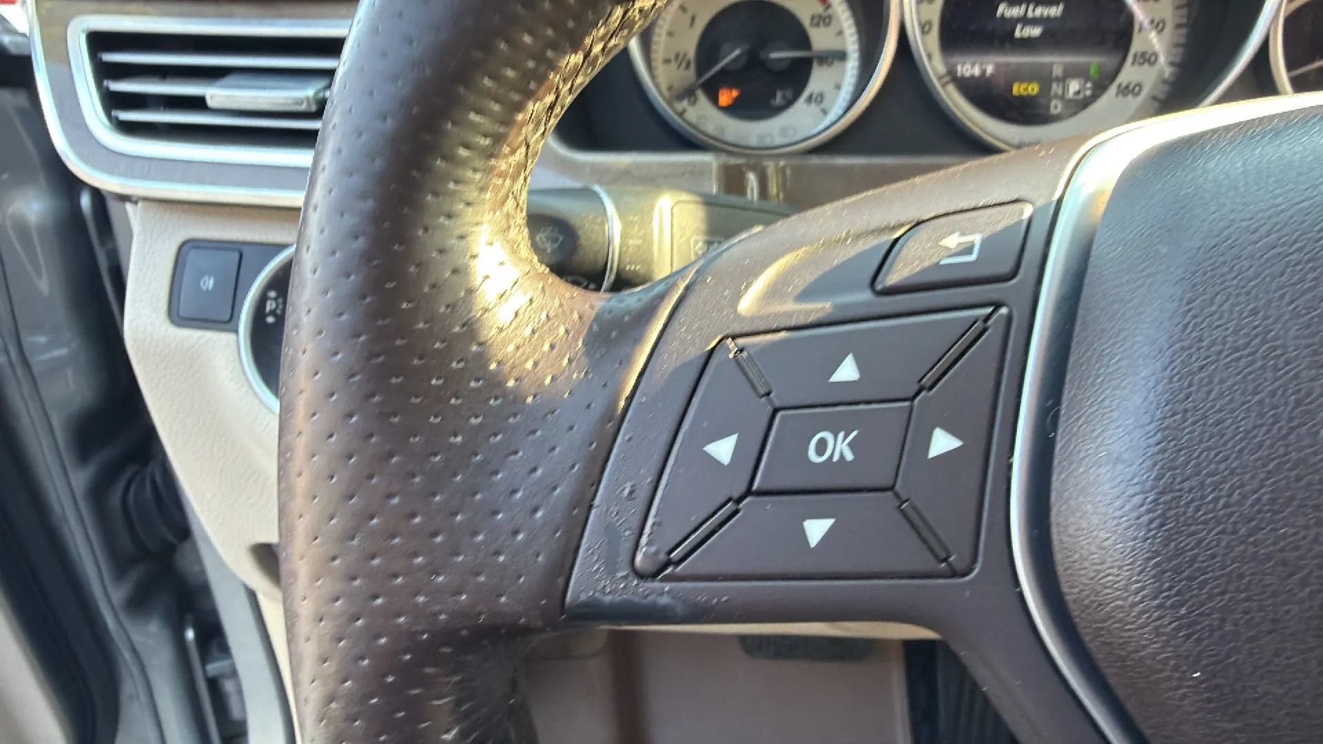 Used 2014 Mercedes-Benz E 350 4MATIC Sedan image 23