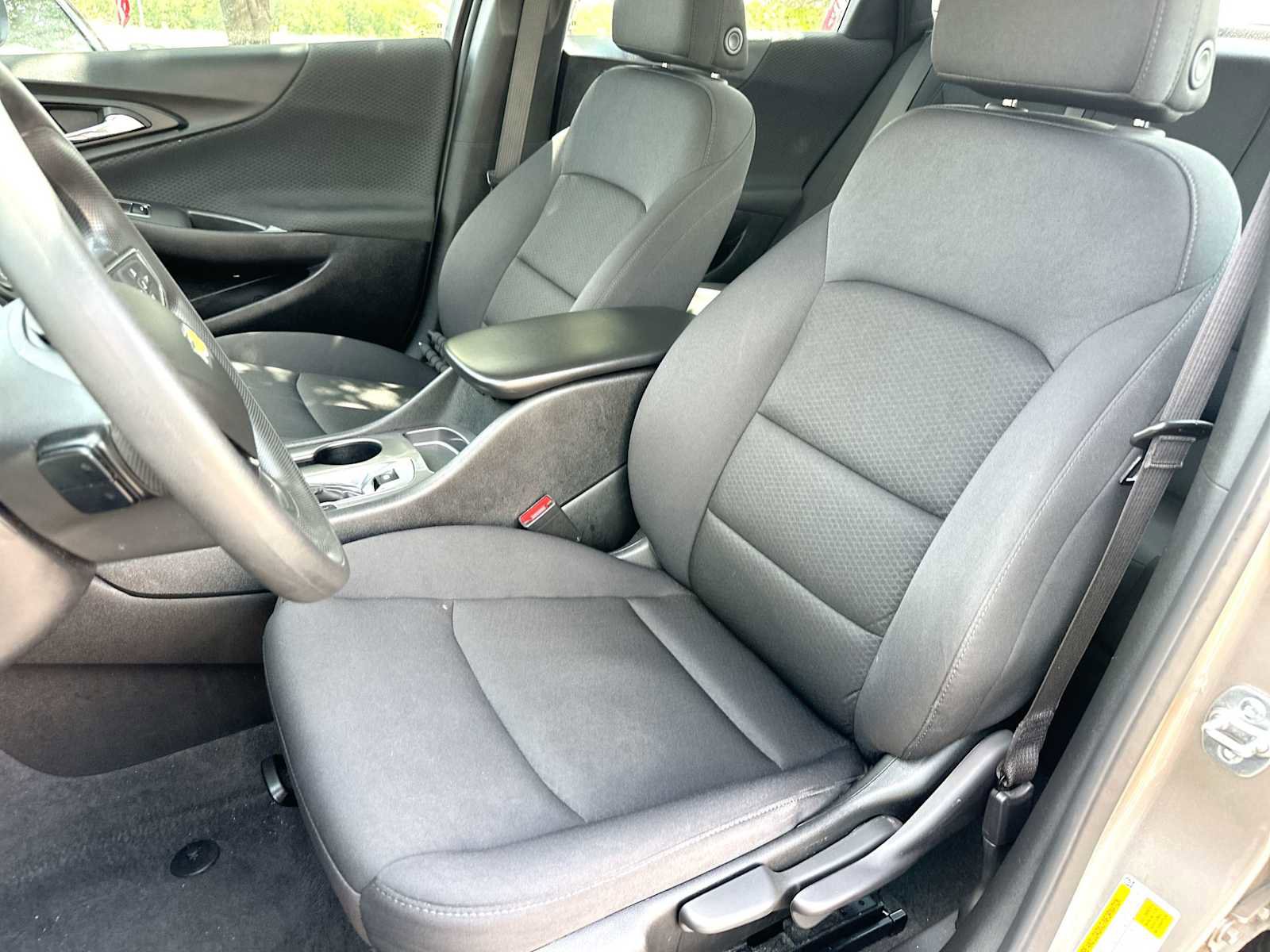 Used 2025 Chevrolet Malibu LS FWD image 17