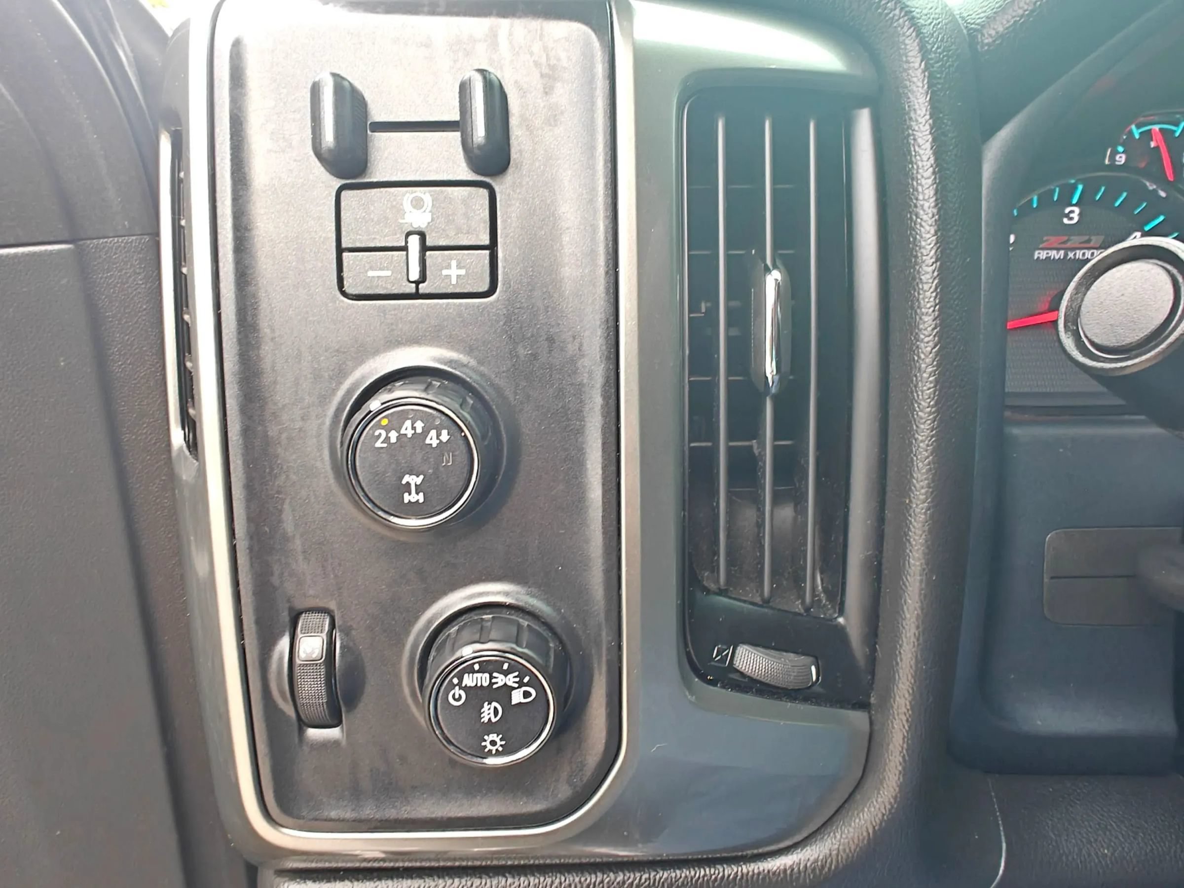 Used 2019 Chevrolet Silverado 2500 LT w/ All Star Edition AWD/4WD image 24