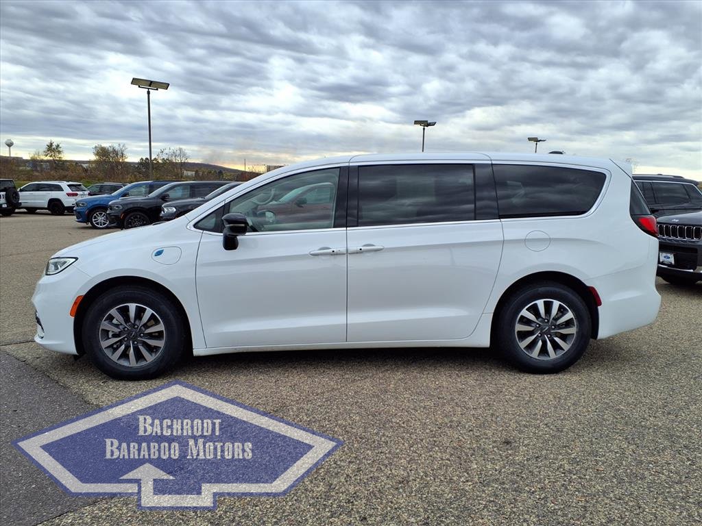 Used 2024 Chrysler Pacifica Select image 6