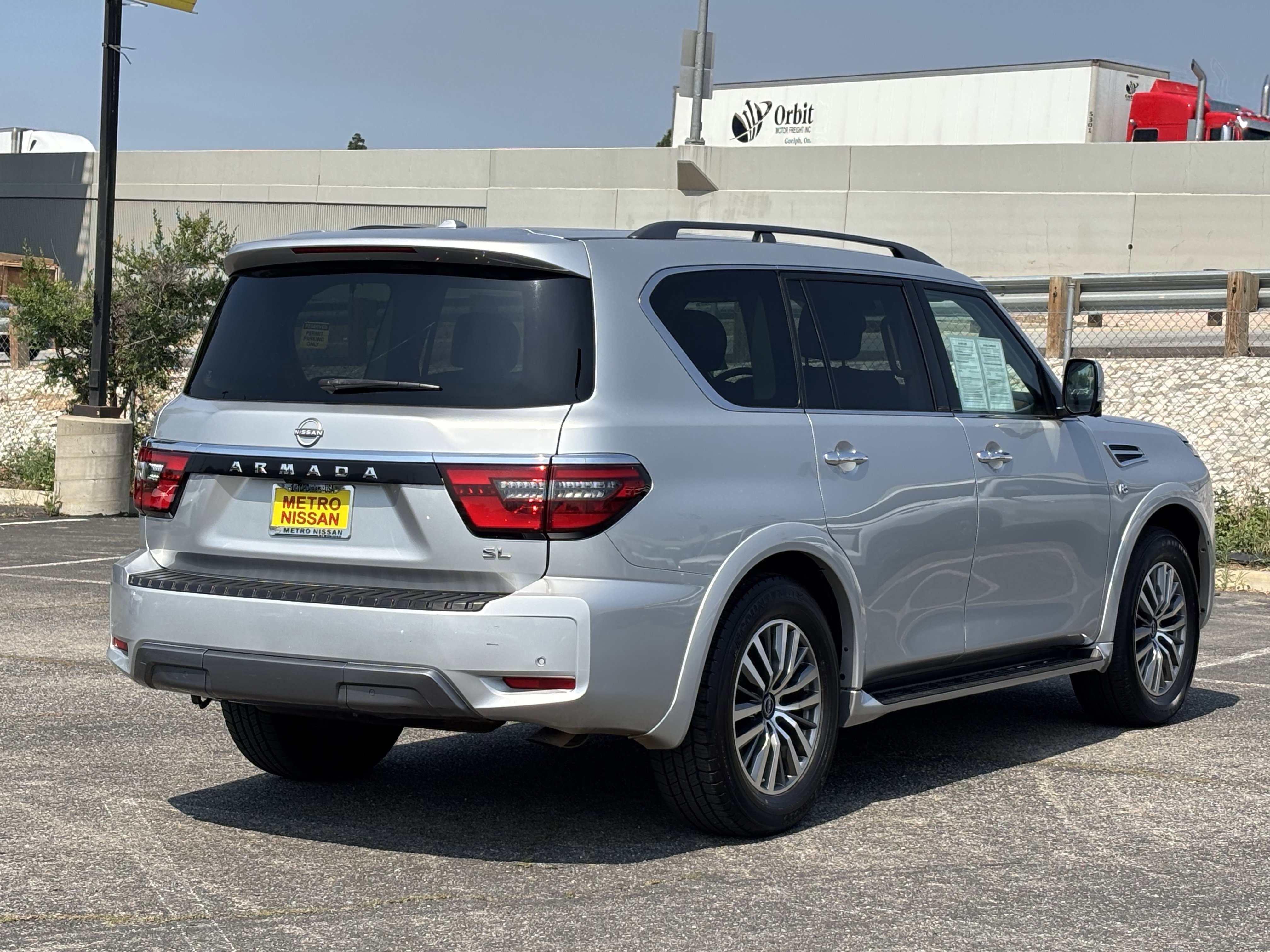 Used 2021 Nissan Armada SL w/ Captain's Chairs Package RWD image 3