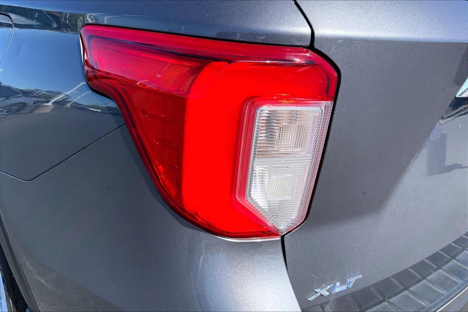 Used 2022 Ford Explorer XLT w/ Equipment Group 202A RWD image 28
