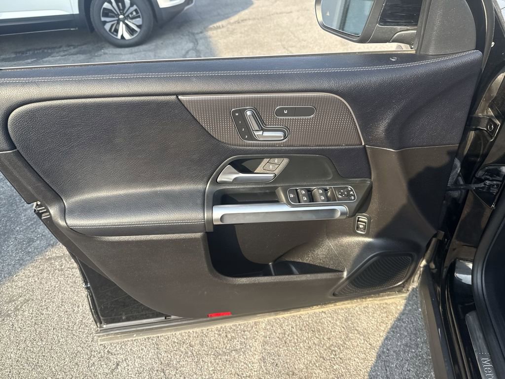 Used 2020 Mercedes-Benz GLB 250 4MATIC w/ Premium Package image 21