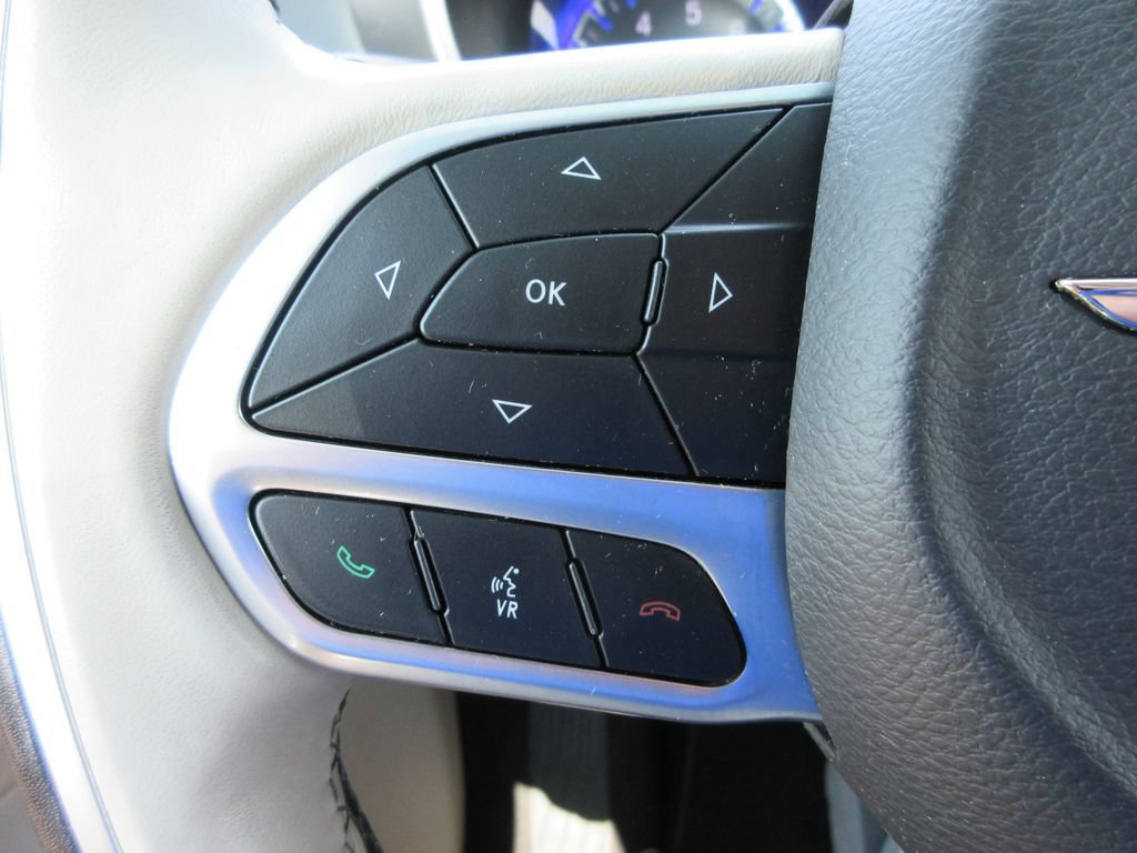 Used 2020 Chrysler Pacifica Limited FWD image 26