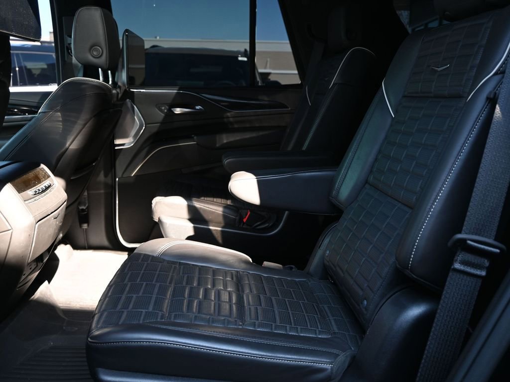 Used 2023 Cadillac Escalade V w/ LPO, ONYX Package image 36