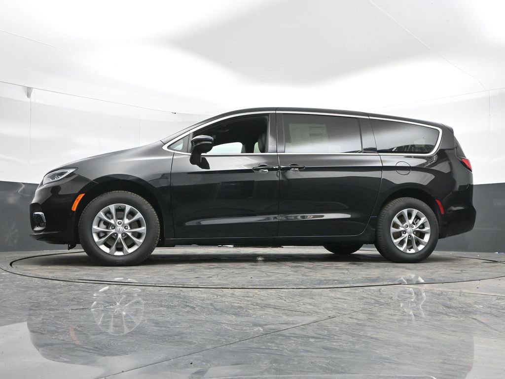 New 2026 Chrysler Pacifica Select AWD/4WD image 44