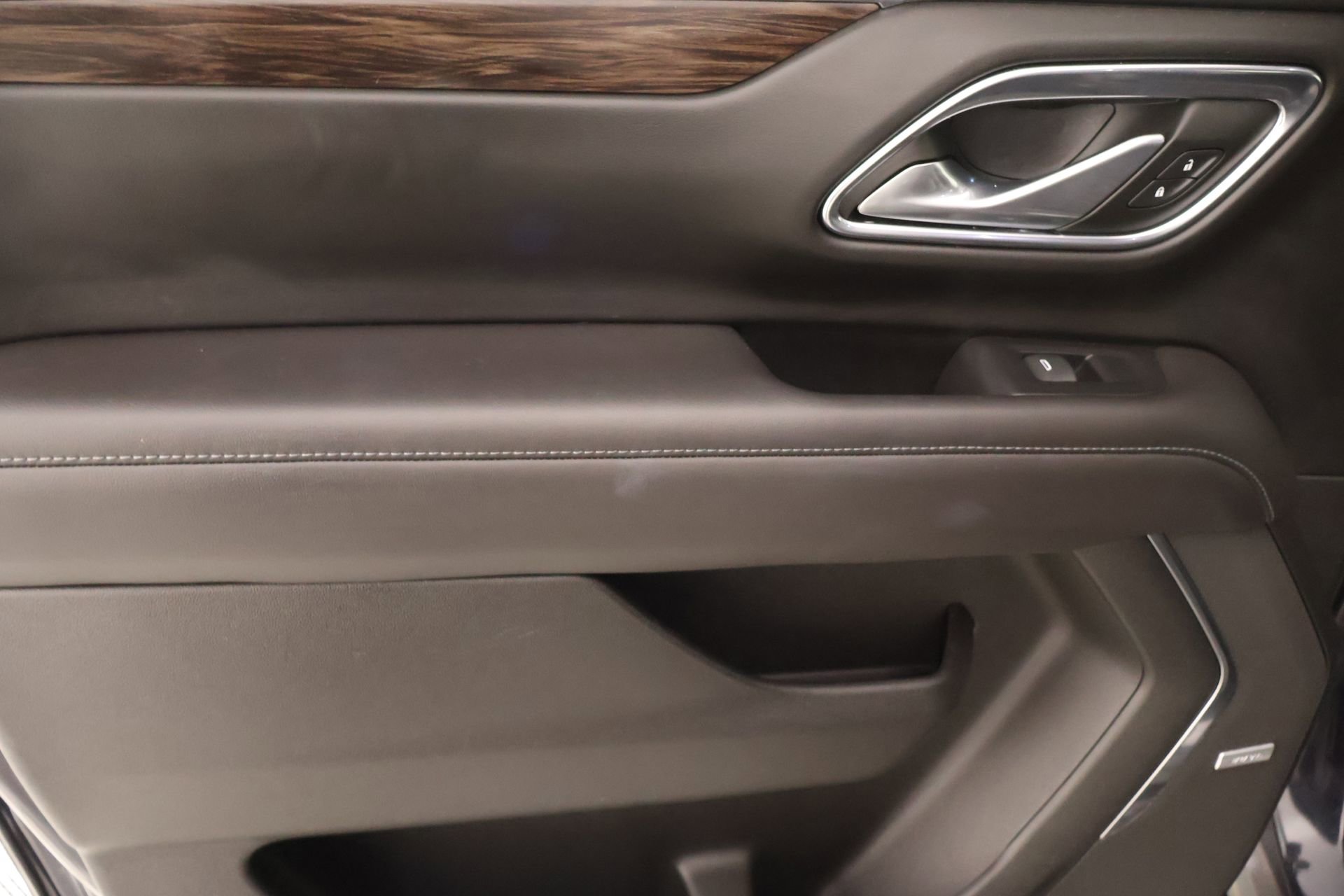 Used 2023 Chevrolet Suburban LT w/ Luxury Package image 19