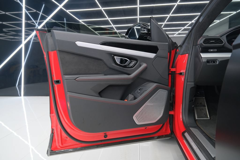Used 2021 Lamborghini Urus AWD/4WD image 54