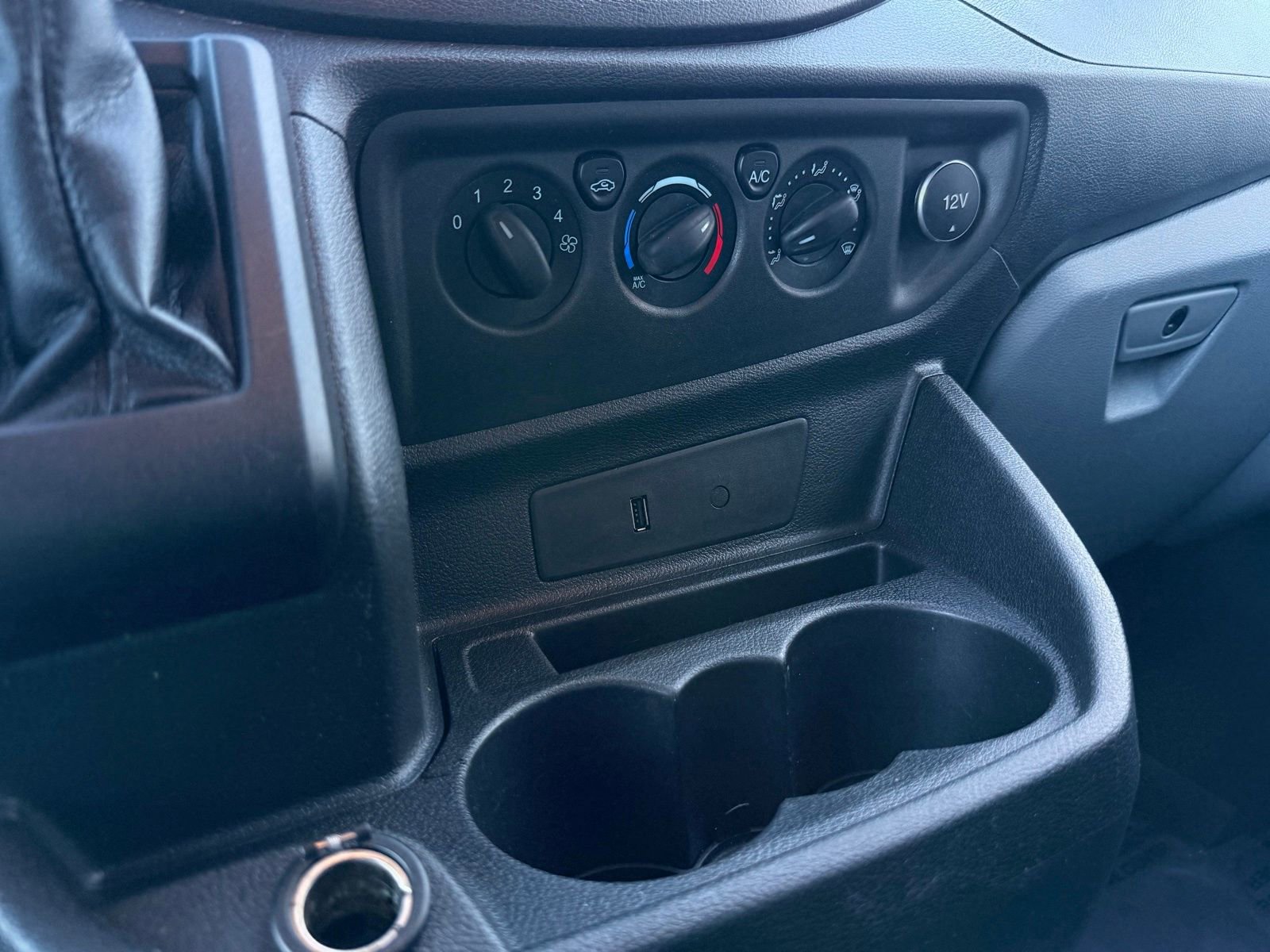 Used 2018 Ford Transit 150 XLT RWD image 22