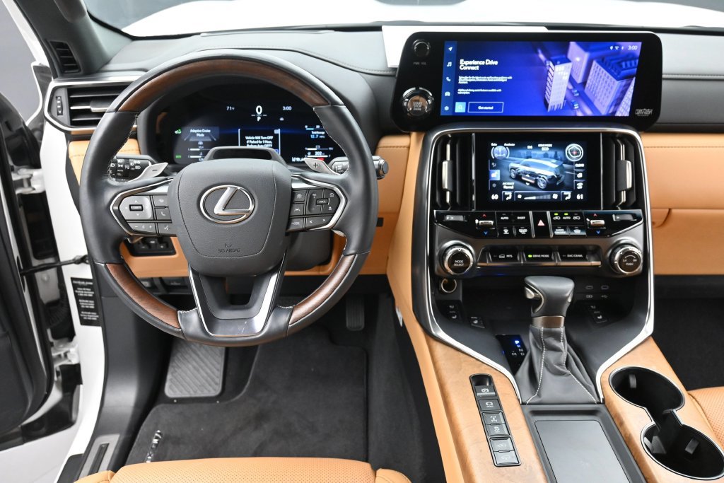 Used 2025 Lexus LX 600 4WD w/ Luxury Package image 14