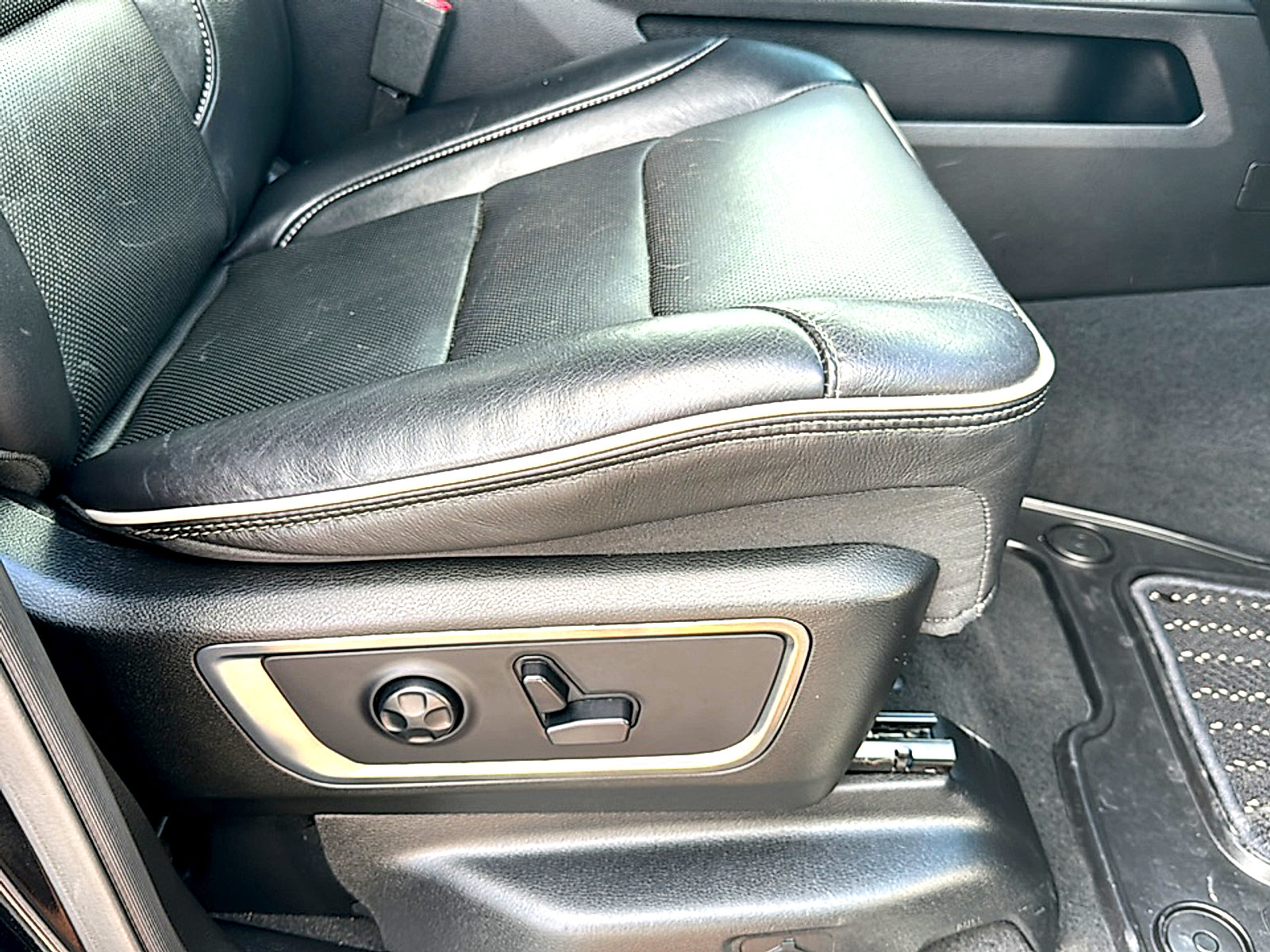 Used 2019 RAM 1500 Limited RWD image 28