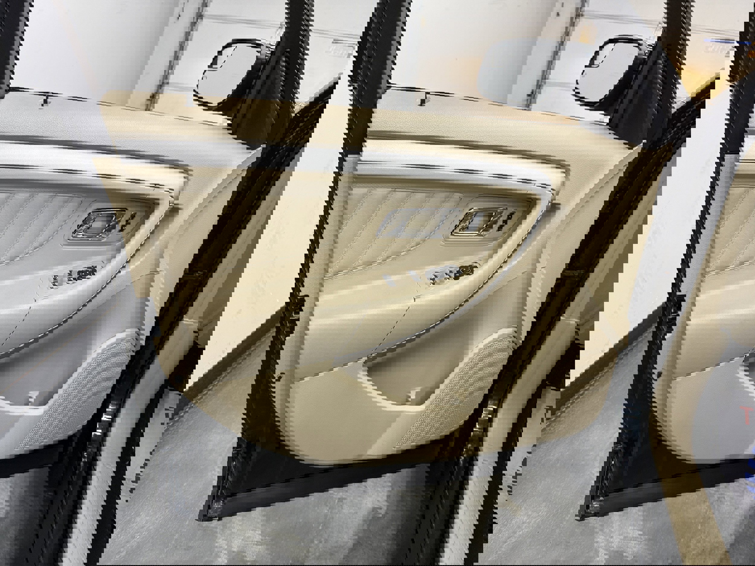 Used 2015 Ford Taurus SEL w/ Equipment Group 201A image 10