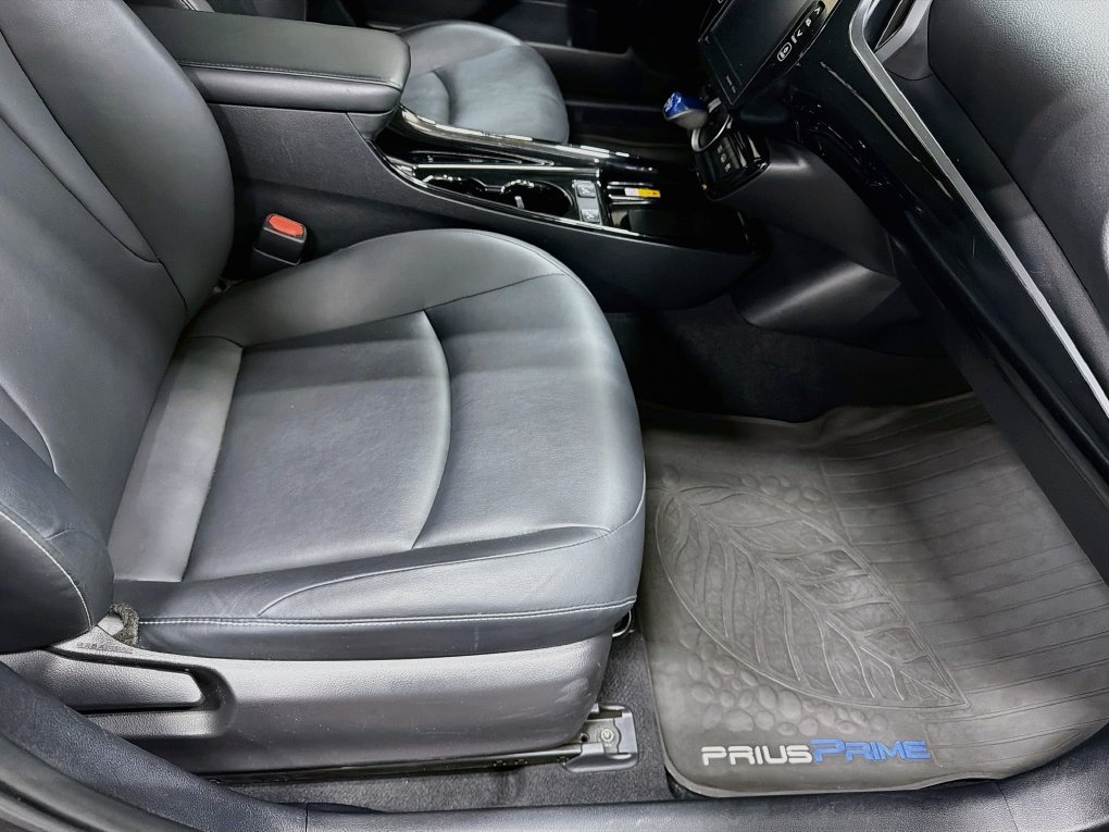Used 2020 Toyota Prius Prime XLE FWD image 36