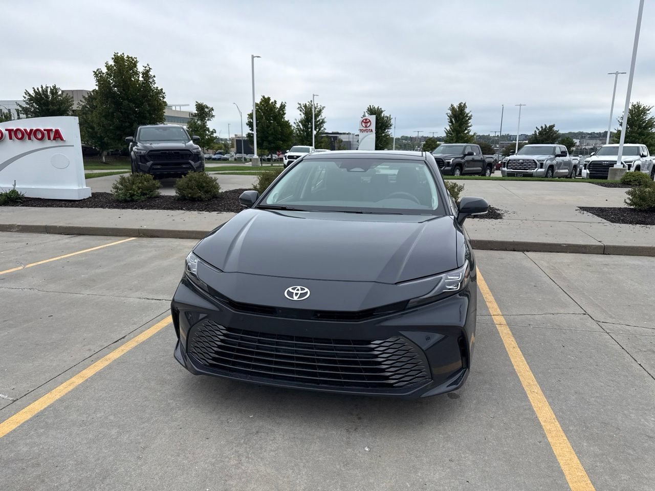 Used 2025 Toyota Camry XLE w/ Premium Plus Package FWD video 1