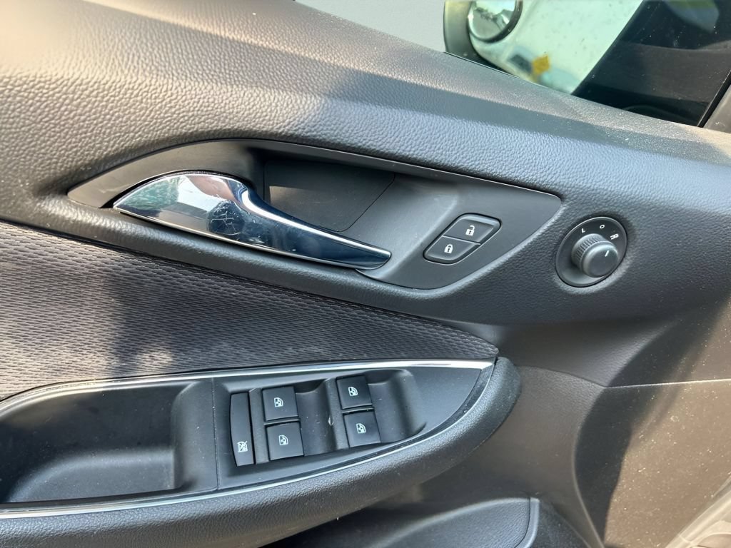 Used 2019 Chevrolet Cruze LT FWD image 19