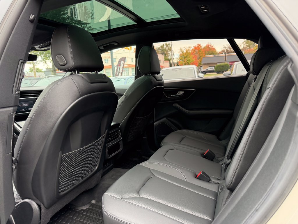 Used 2023 Audi Q8 Premium Plus w/ Premium Plus Package AWD/4WD image 27