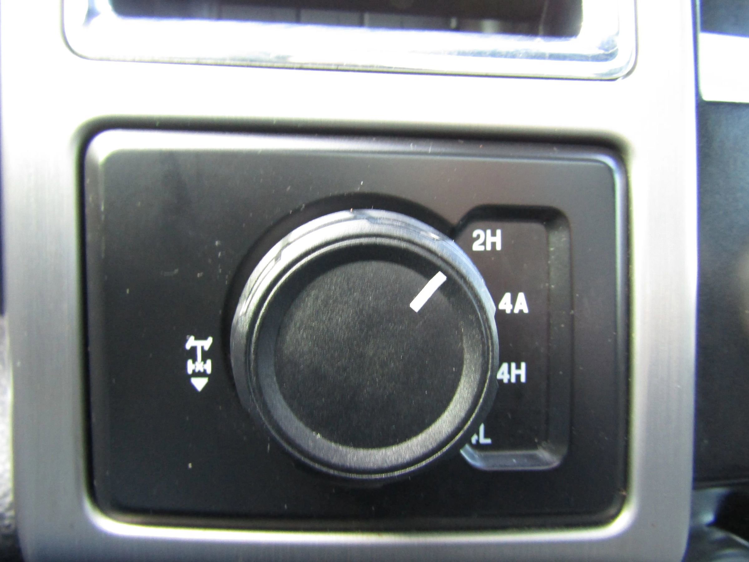 Used 2016 Ford F150 Platinum w/ Equipment Group 701A Luxury image 27