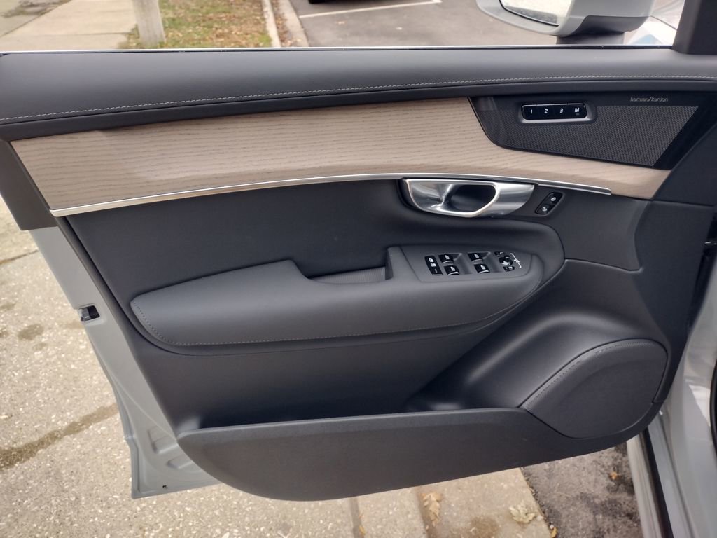 New 2026 Volvo XC90 B6 Plus w/ Protection Package Premier image 10