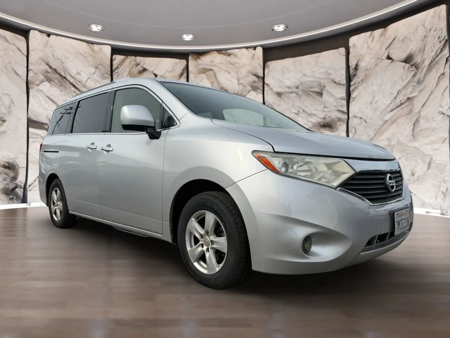 Used 2016 Nissan Quest SV image 3