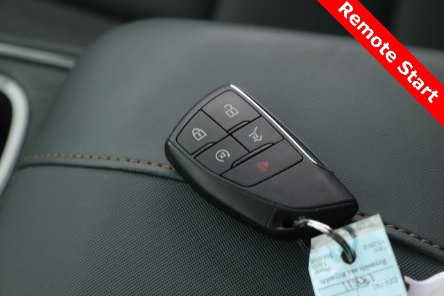 Used 2024 GMC Acadia AT4 image 2